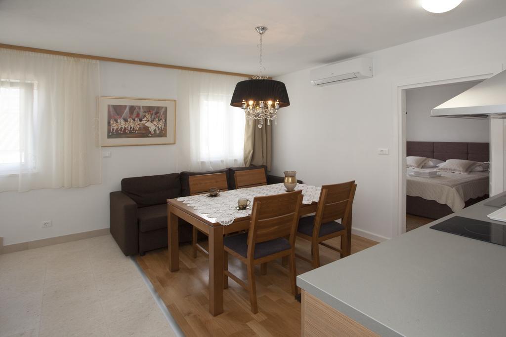 Apartment Spartium Podstrana Esterno foto